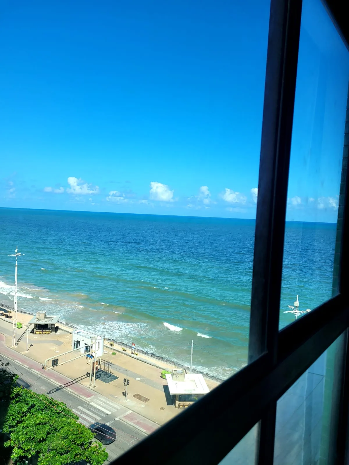 Vista do Oceano Atlântico pela janela
