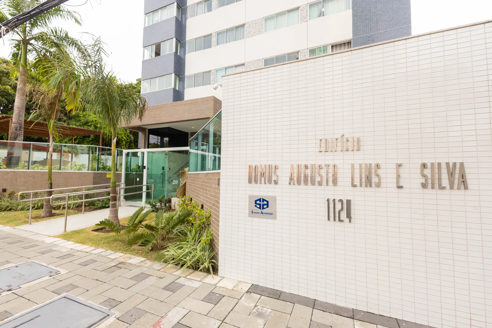 Fachada e identificação do edifício